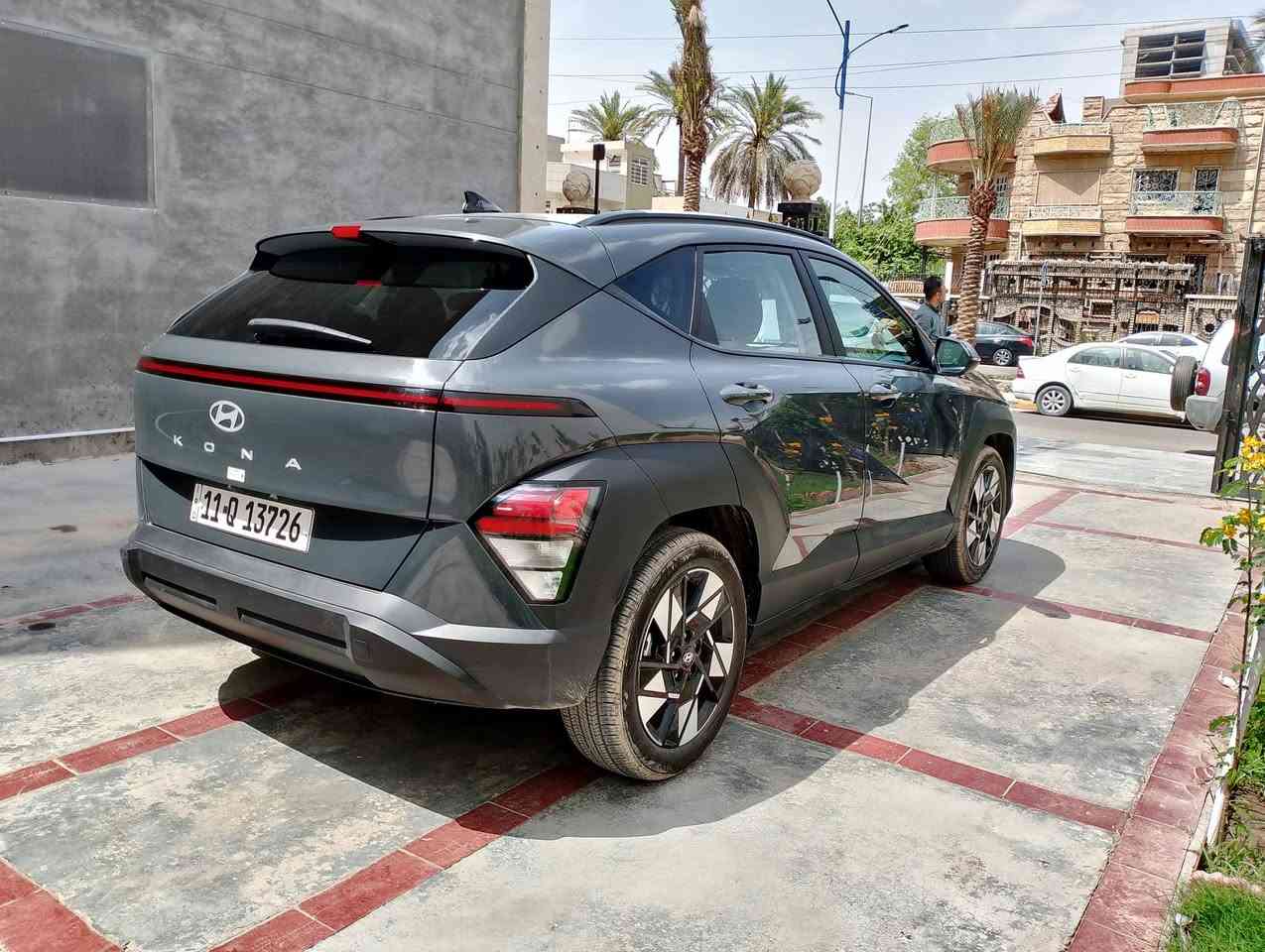 هونداي كونا 2024 وارد امريكي 
 ماشيه  22 رقم بغداد باسمي 

🟢مواصفات عدا الفتحة 
🟢 محرك 2000 دوش
🟢 بصمه تشغيل + تشغيل عن بعد
🟢 هند بريك بصمه 
🟢 شاشه دجتل متصل اندرويد وكار بلي  
🟢 كامرة خلفية دوارة ثلاث وضعيات
🟢 كشن السائق كهرباء
🟢 رادارات اماميه وخلفيه وجانبية 
🟢 تحديد مسار  وتحذير عند خروج عن الخطوط+ توقف ذاتي عن الاقتراب 
🟢  انضمه قياده درايف مود
🟢  اوتو هولد + نضام صعود منحدرات 
🟢 نقطة عمياء +اشاير بالمري 
🟢 تبريد بيانو مناخي منفصل قطعتين امامي وخلفي
🟢 شاحن واير ليس وتايب سي
🟢 فول تحكم ستيرن 
🟢 اوامر صوتية
🟢ويل كب حجم 18 
🟢استيرن رجاج عند الاقتراب من سياره

ضرر جاملغ امامي و4 اصابع حافة البنيد 
السعر 175 وبيها مجال 
مكان السيارة النجف 
***********
