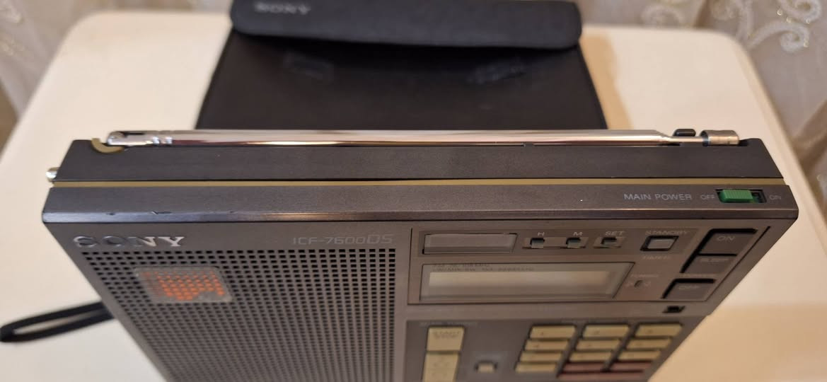 رادیو سوني یاباني اصلي نضیف جدا كامل شغال  یعمل علی ٤باتري قلم  رادیو
و۲ باتري قلم الساعة 
انتاج سنة 1987 موجات رادیو 
FM  MW  SW  LW
توصیل   للحجز مراسلة الصفحة او مراسلة واتساب على الرقم ***********
