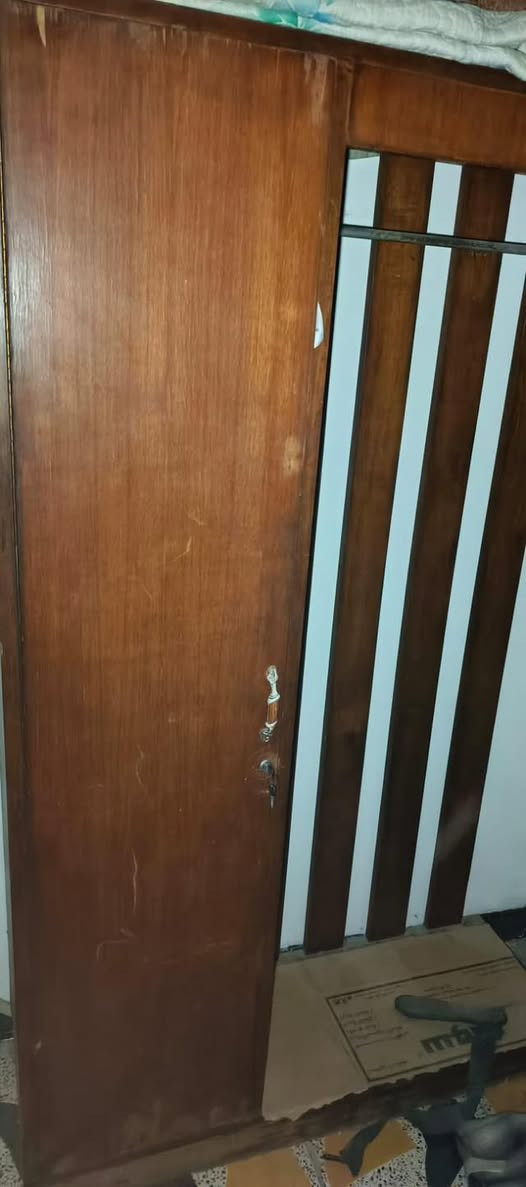 السلام عليكم جربايه وكومدي مالتها كله خشب قوي وثكيل
وكنتور تك باب و ٥ خانات بيها بس انطيني سعر وبلعافيه لان داشيل وداصفي


**إذا كنت صاحب هذا الإعلان وتريد حذفه لأي سبب، رجاءا أرسل رسالة إلى الدعم الفني**