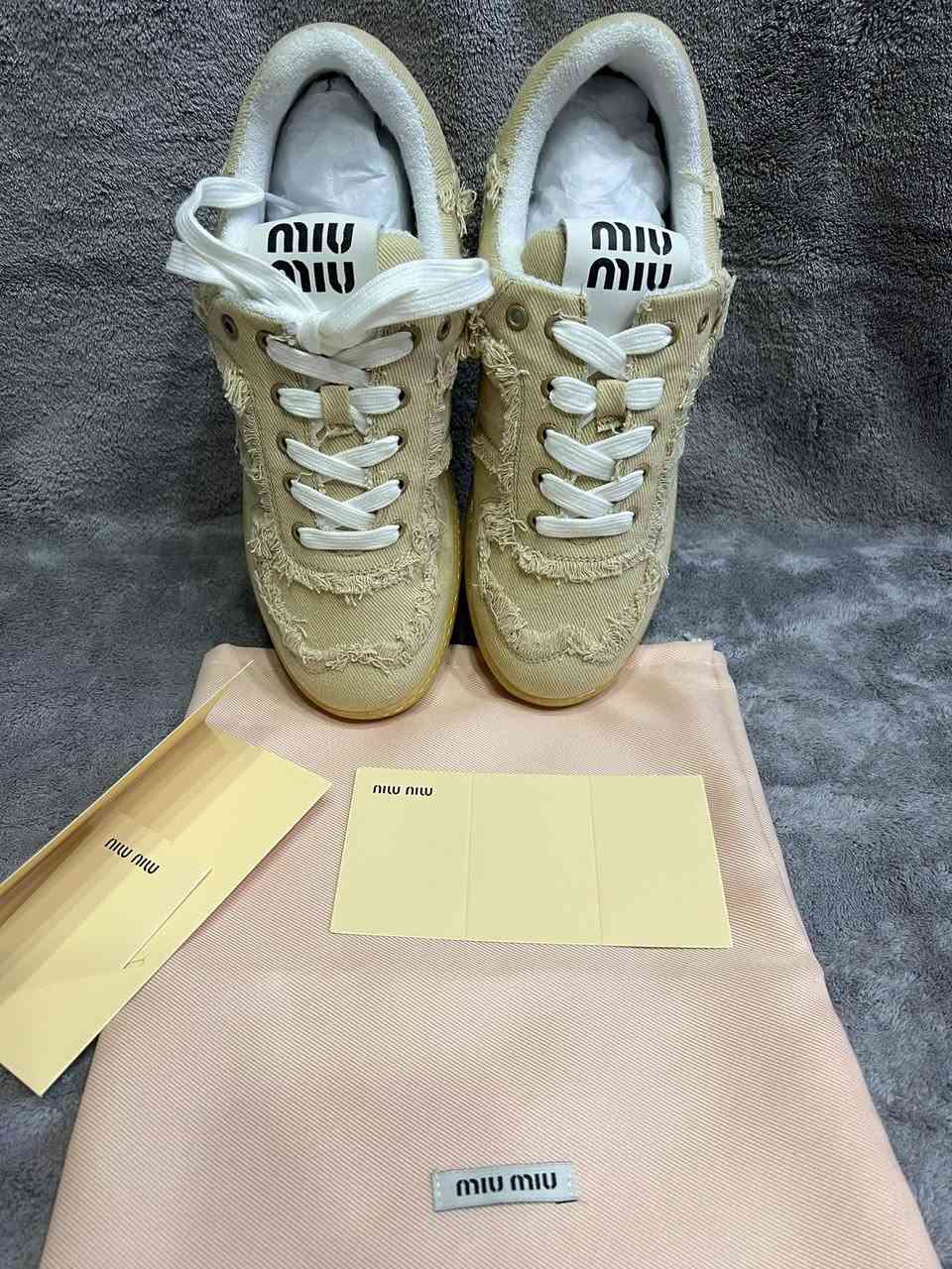 حذاء ماركه ميو ميو  ايطاليه قياس ٣٩واتساب ***********
