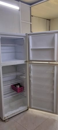 ثلاجة للبيع وادي جديدة ممستخدمه هوايه اي عطل مابيها ومشايفه لشارع اصلا...