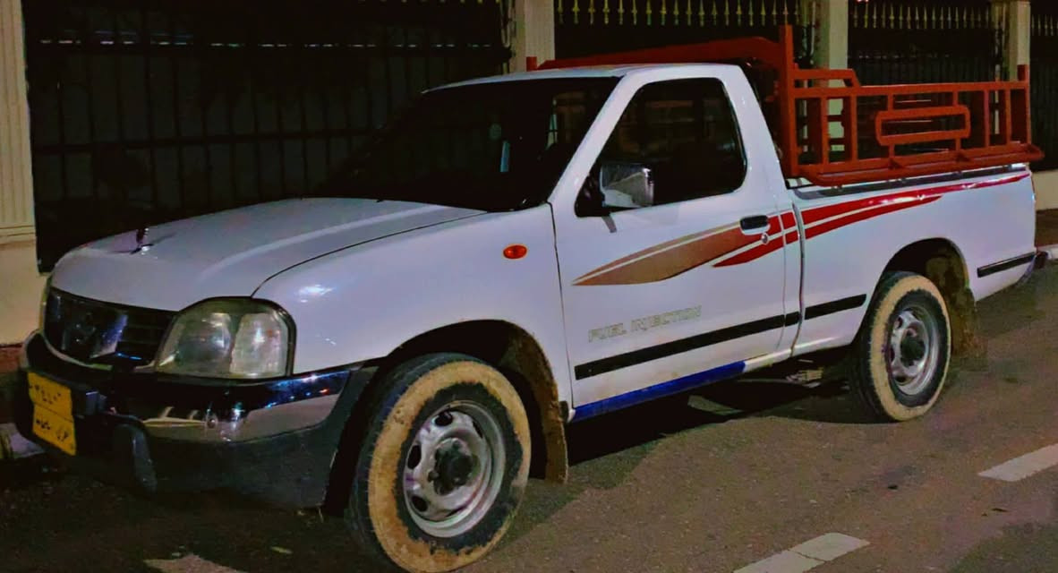 نیسان تاک 2008 
گێر و مەکینە و عەکسل بەشەرت
سەنەوی بەسەر چوە تەحویل و غەرامە بەشەرت
چەمەلەخێک و نیو درگای بۆیاخە.
گشت گیانی بەشەرت.
سعری 95گەڵاو معامەلە..
***********
*********** السليمانية, العراق
