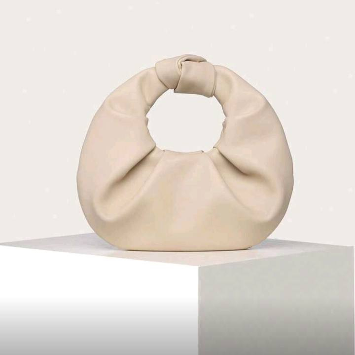 حقيبة يد نسائيه مناسبه لكل المناسبات 
حقيبه فخمه وماركه 
حجمها مناسب قماش صناعي اصلي 🫰 

سعر القطعه 15 الف 

للحجز خاص يوجد توصيل لكل المحافظات 3 الف فقط عرض 💥✨
#instagram #اكسبلور_فولو  #fypppppppppppppppppppppppppppppppppppppppppppppppppppppppppppp
#instamood #explore


**إذا كنت صاحب هذا الإعلان وتريد حذفه لأي سبب، رجاءا أرسل رسالة إلى الدعم الفني**