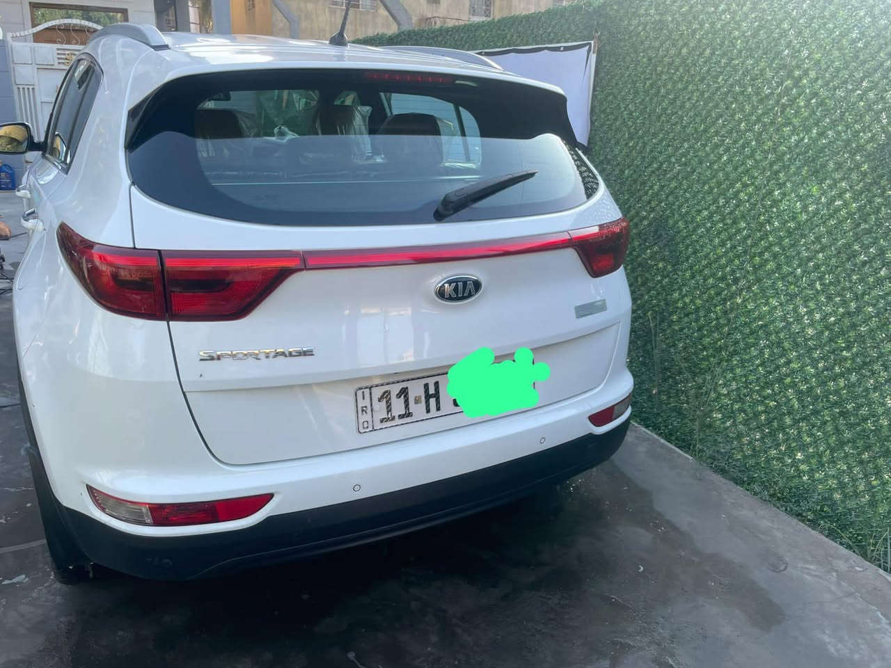 السلام عليكم سبورتج 2019شركه الدوليه للبيع فقط محدثه جيتي لان موضحه بلصور
المواصفات 
بصمه بصمه ابواب
حساس امامي خلفي
كشاف امامي خلفي
أشاره بلمري وشفط وترحيب 
تخم تاير ودوشمه 
والموصفات الباقيه معروفه مكفوله من الصبغ وبارد حك اصبع يم الايت 
والموصفات البقيه معروفه النص فول 
مكان المنصور اتصال متواجد او وت ساب اسف عن التعليق اخوان ***********
السعر195
