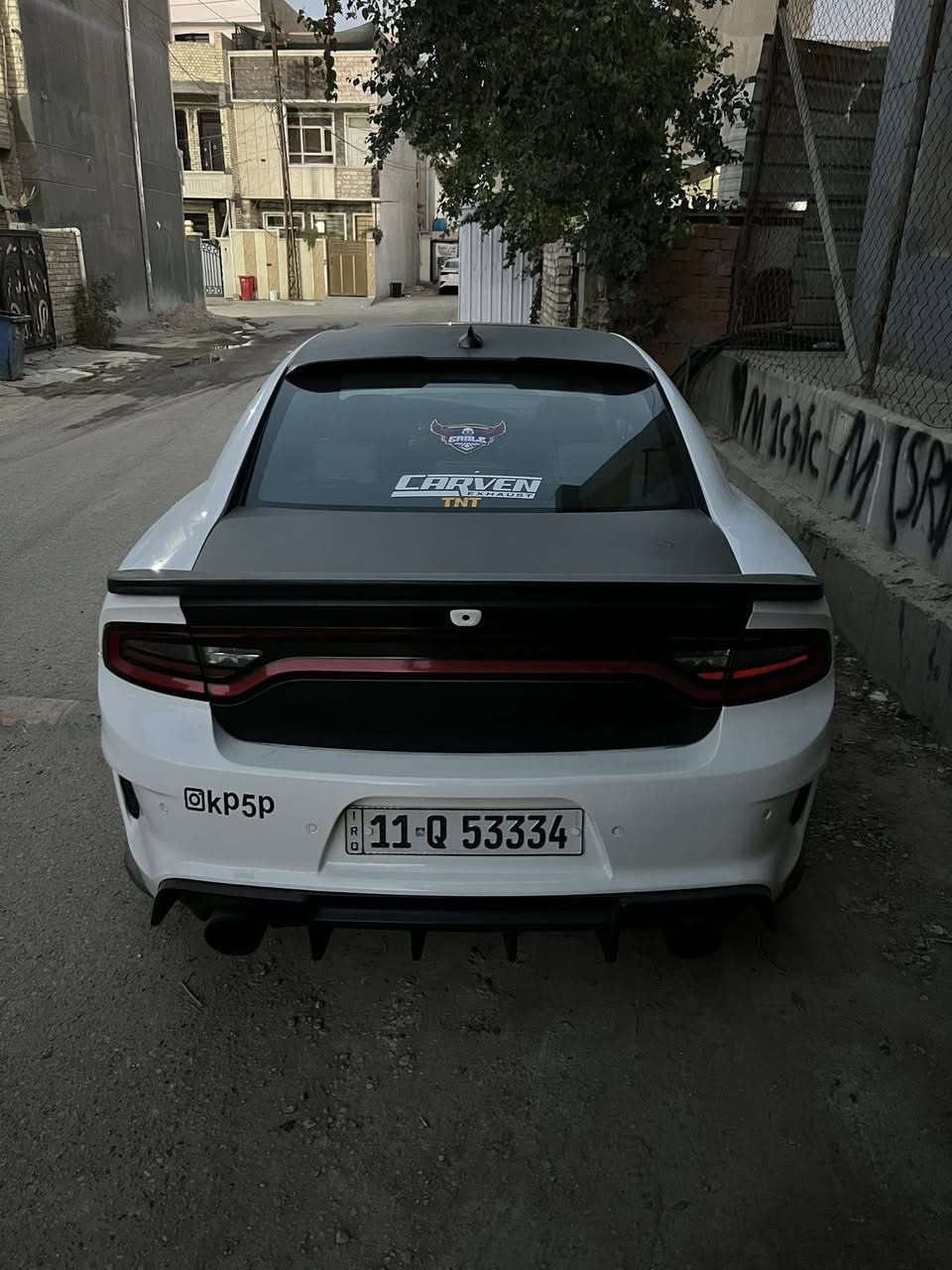 السلام عليكم للبيع او مراوس بشي اقل واخذ فرق 
جارجر وايد بدي سكات 6400 تو كلر بلادي 
فول مواصفات ما عدا الرادار الامامي 
رقم بغداد شبه مميز 
سياره مصروف عليها هواي وتجي وتشوف بعينك ومعروفه هم السياره ماشيه 32 الف مايل المكينه الكير الاكسل مكفولات حادثها فقط بارد وطاك الايرباك مالتها داخلها احمر بلادي. صور الحادث  بالمنشور  سعر السياره 330 وبي مجال وذا مراوس بشي اقل هم عادي نتفق ع السعر مكاني بغداد الدوره رقمي *********** الي متعجبه السياره فدوه لنعاله وشكرا ❤️
