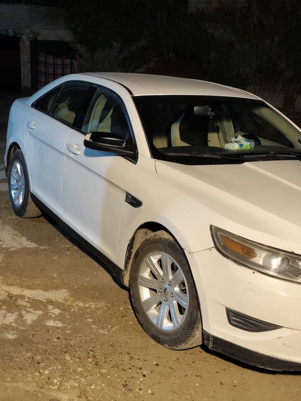 السلام عليكم 
فورد تورس 2011 رقم سليمانيه
هزه ما نافذه بسمي بيه مابين صبغ اثر شخوط 
مكفوله من الضربه مكان ديالى خان بني سعد 
السعر 95  ***********
