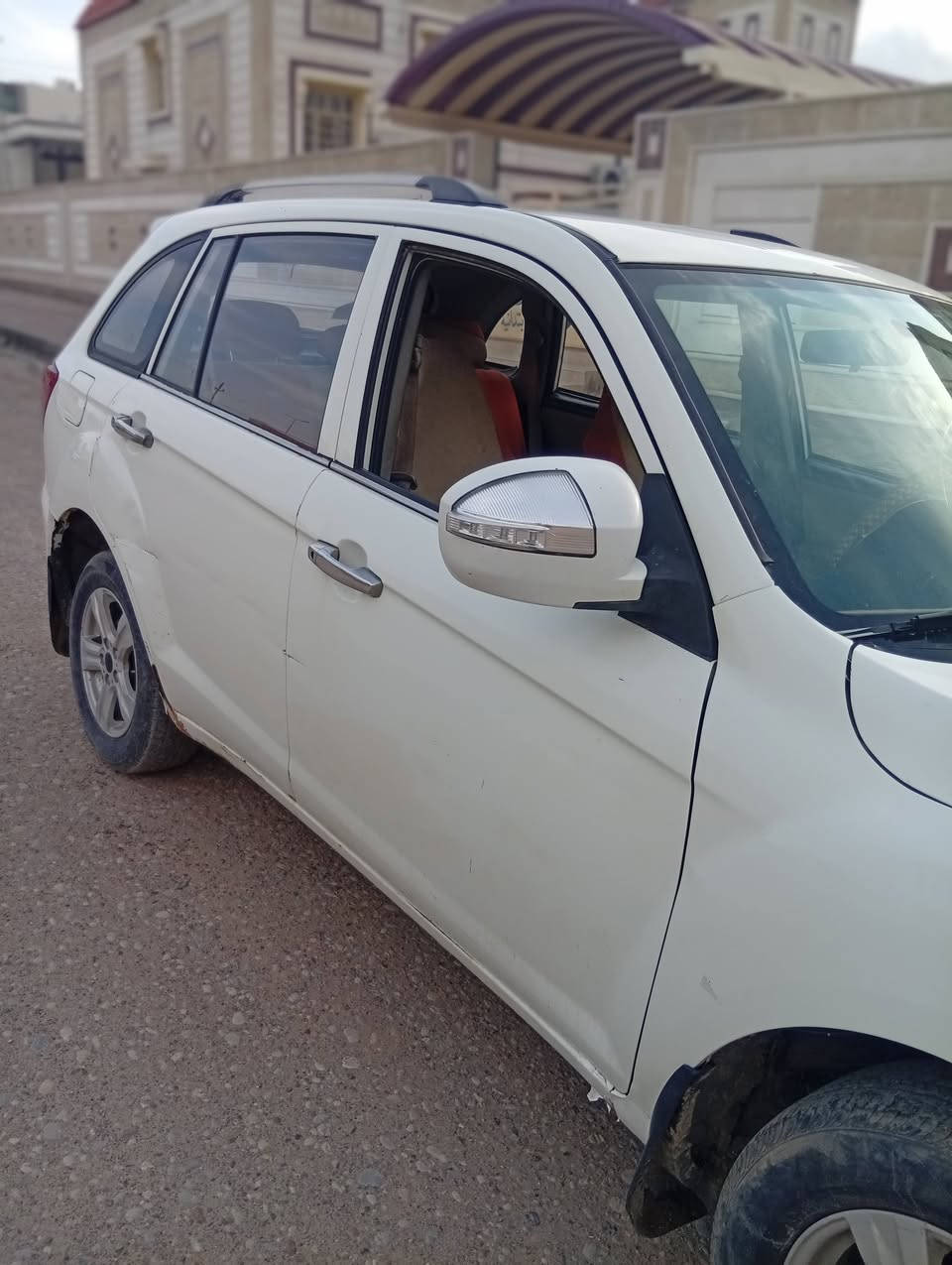 ليفان x60 موديل 2013 رقم نكليزي مثنى محرك بيكاجو 1800 اوتو سعره 53 مجال قليل ***********
