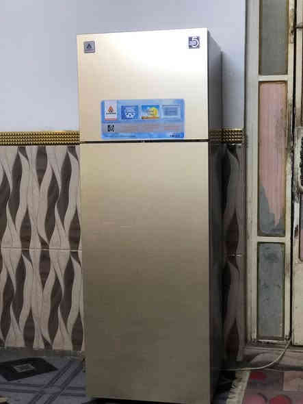 السلام عليكم للببع ثلاجه نوع الحافض كلش جديده تحميد فوول بعدهي وضع شركة ما داخله اي تصليح طولها 175 س. وعرضها 60 س سعر 175 مكاني بغداد التاجي ***********
