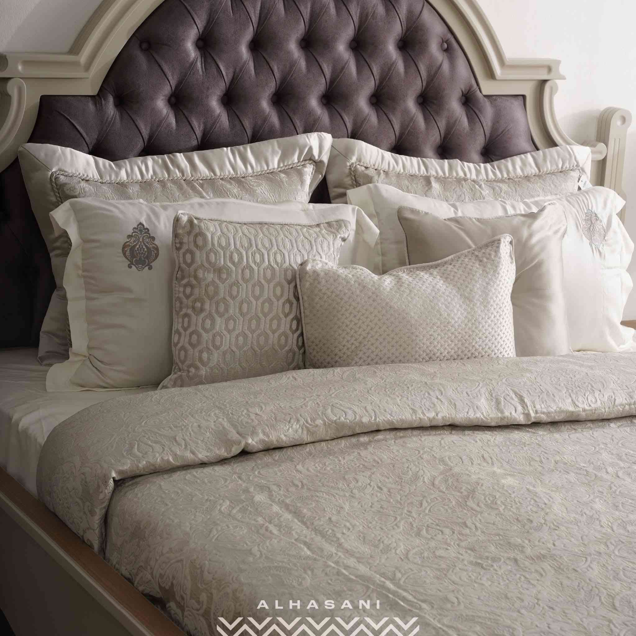 غرفه نوم للبيع جديده شخطه مابيه من هوم سنتر سعر ماركه ووصل شركه موجود للبيع مكان اعضميه قفل قفل مليونين ونص بدون تعامل *********** اتصال
