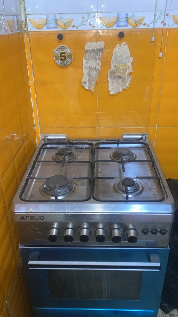 اثاث بيت جديد للبيع نجف واتساب ***********
غرفة نوم ٦ قطع نظيفه جدا 
مبردة جديده
مراوح ٣ 
سبلت طنين اصلي جديد 
بردات تفصال ٤ 
كاربتات ارضية 
سخان 
طباخ 
كاونتر 
ميز طعام ٤ كراسي 
كيشوانيات ٦ قطع خشب بلاستك حديد 
واتساب ***********
