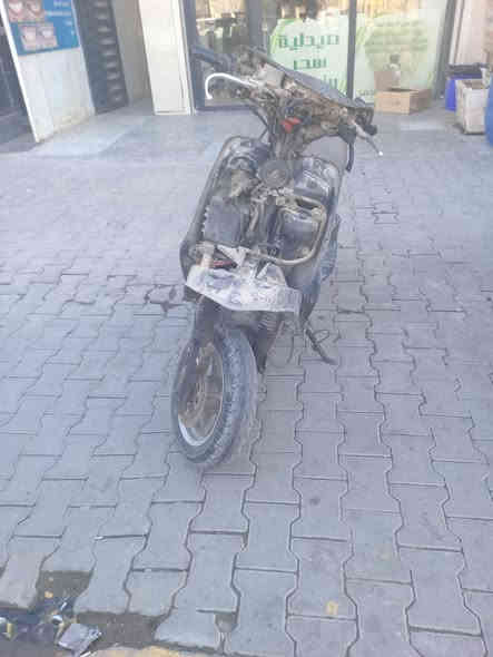 سكنس نيثيه البيع 
بيها دخانه ومن تحمى تكطع 
كهربائيات شغاله ستاند كهربائي 
دراجه تشتغل كابريتر مالها وصخ 
كفرات موجوده بجم وصفاح 
سعر 100قفل مكاني بغداد 
***********
