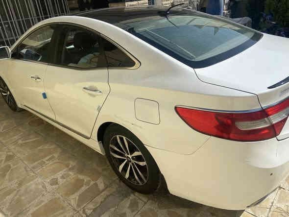 السلام عليكم 
أزيرا خليجي 2015 بغداد 
محرك 3000 سته سلندر 
عداد السرعه 130 كم 
مواصفات فول 
حادث باب وجاملغ معمرات صفحه السايق
وبيها مكانات بارد قليل  
مكاني بغداد البلديات 
السعر 112
رقم الهاتف 
***********
