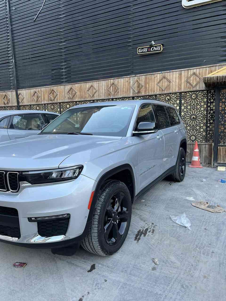 جيب ٢٣ مكفوله حته الدعاميات بدون حادث لمتد بلاص بانوراما باب خلفي كهربائي رادارات تحديد مسار قياده ذاتيه ٦ كامرات محيطيه كامره داخليه كشنات تدفئه وتبريد حته الخلفي المقاعد الخلفيه ملكيه داخل اسود ومطعم صاج اربعه انظمه قياده تحكم ستيرن كامل شاشه جبيره لايت زنون بلادي بلوجكتر زنون محرك ٣٦٠٠ السياره اني مستوردها عله ايدي ماشيه ٣٠ الف بعدها بحاله الكاله رقمها بغداد سعرها 35 الف ولتقارنها بسياره بيها حادث الي يدور مناسب كلشي اكو بالسوك ***********  مكان السياره بالكاظميه
