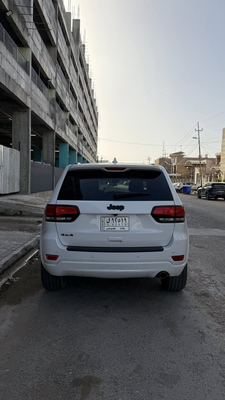 جيب 2019 بلاك توب
بيها 3 قطع صبغ وصور سونار مرفقة 

السياره حيل حيل نظيفة وفول الاخيرة 

ما يندارلها غير السوبر لان قليل ينطلع بيها

فتحه ،كشنات تدفئة تبريد، شاشة، رادار مانع اصدام ،

اهواي بيها بعد مواصفات وهيه فول  

محرك مكفول كيرمكفول 

220 قفل قفل قفل 

رقم بغداد مداور ثاني يوم 

*********** 

مكان السياره بالنجف
