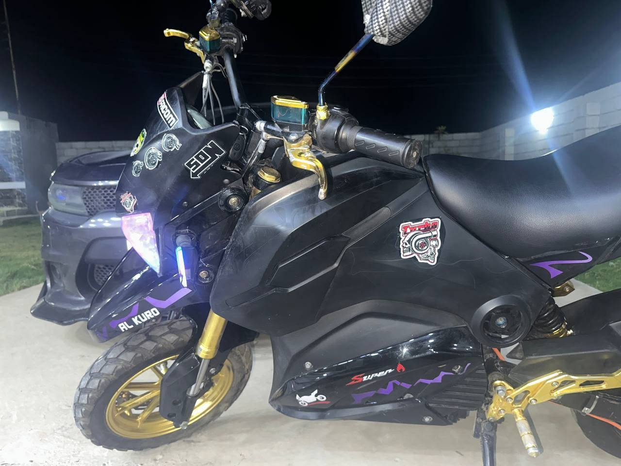 دراجة شحن قفاز Mini Electric Scooter
إنارة أمامية بنفسجية 🚥
دسكات جديدة 
سرعة 80🏍️
بطاريات 6 مسطرة 
شاحنتها دبل قصوة 🔋
دبل اشاير 🚥
بيها رجوع الخلف R
تمشيك 60الى 80 كيلو حقيقي  🏍️⏰
مابيها اي مشكلة وكل عيب مابيها تجي تفحص براحتك
يعني تجي تاخذها اضملك ترجعك البيتك اذا جنت بغداد 
ديبيعوها بمليون و300 
اني ابيعلك 850لان مستخدمة 5اشهر 
*********** واتساب
