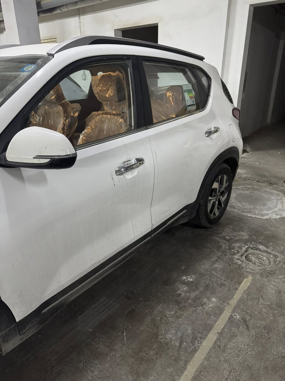 السلام عليكم
كيا سونيت موديل 2023 خليجي تجميع هندي 

ماشية 17 الف 

مواصفاتهة بدون فتحة 

بصمة 

تشغيل عن بعد 

تبريد قطعتين 

محرك 1500 دبل نوزل دوش 

شاشة كبيرة اندرويد اوتو وكار بلي 

تحكمات استيرن 

مانع انزلاق 

حساسات امامي وخلفي 
بيه بارد باب السايق وخلف السايق اسفل الباب 
السعر 139$ وبيه مجال 

الاتصال 

***********
