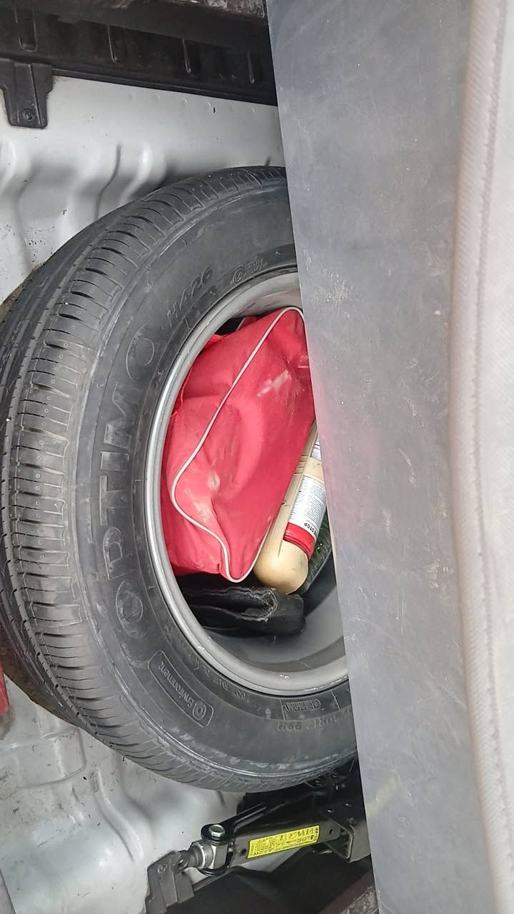 السلام عليكم توسان موديل ٢٠١٥ كفالة خليجي بس جاملغ امامي ربع صبغ ولباقي كفالة تخم تاير صدر جديد داخل جلد محرك دوش ٢٠٠٠  كلشي موضح عندك بلسونار المندلاوي  شاشة كامرة خلفية ماشية ٩٨ حقيقي السيارة وضع الشركة رقم بغداد انكليزي هزة جديدة  السعر ١٥٥ اتصل عل رقم  ***********
