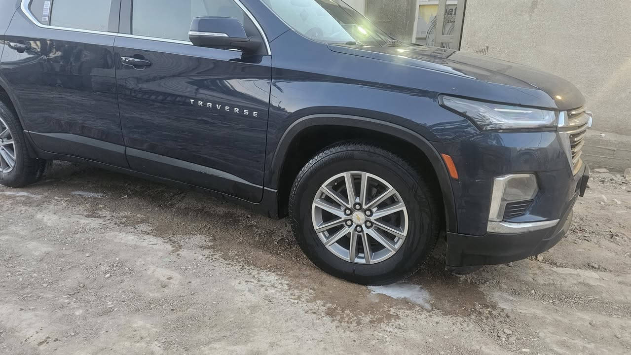 السلام عليكم ترافرس موديل 23
مواصفات Lt2  معروفة 
مفتاح التشغيل بصمة وتشغيل عن بعد 
3 قطع تبريد 
5 بصمات ابواب 
صندوق كهرباء 
كشانات الامامية كهرباء 
تدفئة بالكشنات 
تدفئة مقود 
سايد بريك بصمة 
شاحن موبايل واير ليس 
مخارج UBS
رادار امامي + تحديد مسار 
رادار جانبي نظام النقاط العمياء 
اشارة بالمرآة 
شاشة قاصة تدعم نظام الاندروي
كشافات امامية زنون 
حجم الاطارات 18 انج ويل كب 
حجم المحرك 6 سلندر  3600 
ناقل الحركة 9 نمر 
عداد المسافات الحالي ٦٥ كيلو متر 
السيارة رقم بغداد الجديد انكليزي 
الضرر البنيد فقط ما مبدل نفسه  
ايرباك كشن  الستيرن طاك 
عنوان  الناصرية  رقم الهاتف *********** بي وتساب
صور السونار
