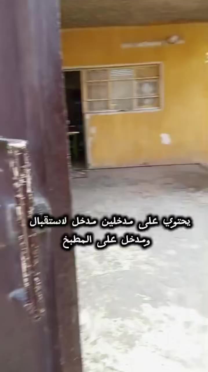 السلام عليكم دار للبيع مساحه200م
يحتوي البيت على طابقين يتكون على مدخلين بيت نضيف 

يحتوي على كراج جبير وحديقه وصحيات خارجيه واستقبال  ومطبخ وحولي جبير صحيات داخليه وغرفتين نوم 

طابق الثاني يحتوي على غرفتين كبار وسطح 
العنوان/ ابو دشير  
لاستفسار لاتصال بالرقم (***********)
