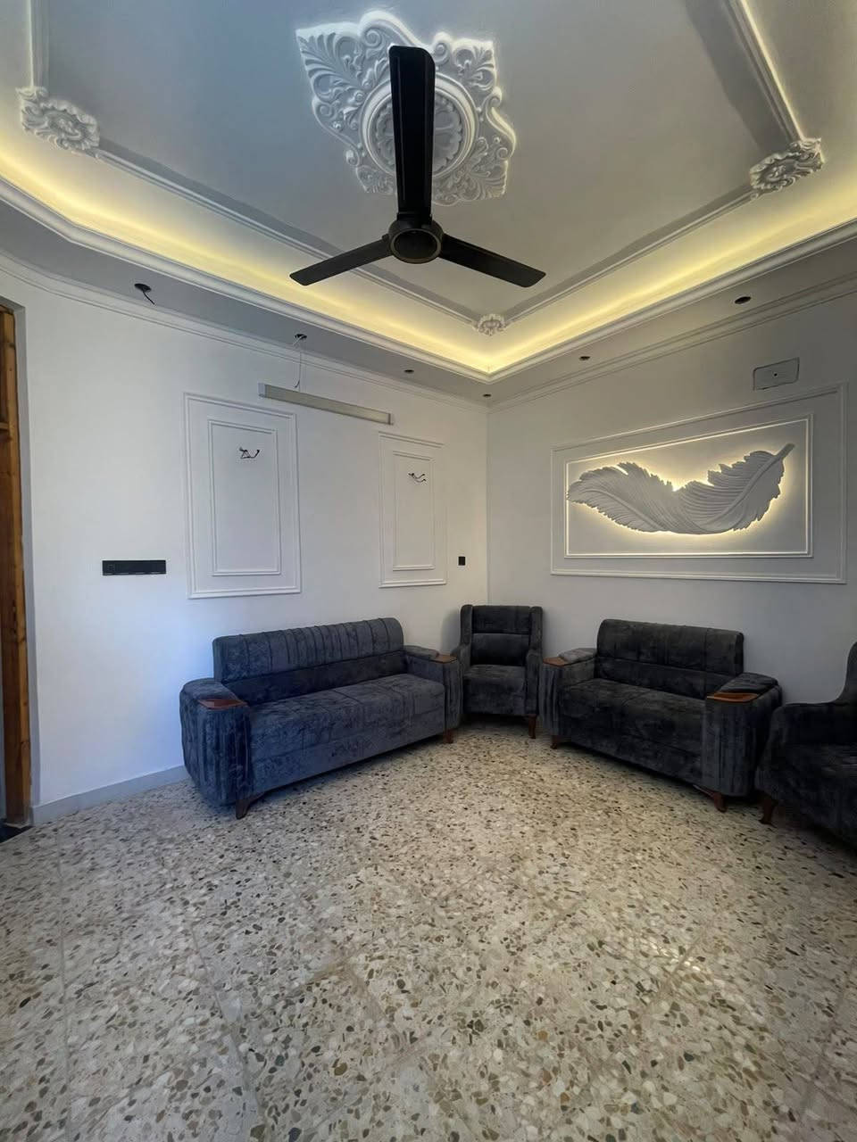 السلام عليكم بيت للبيع 100ركن 10/10قاطين بناء حديث 4غرف نوم بسكينه 2/11 شارع 12رقم ***********
