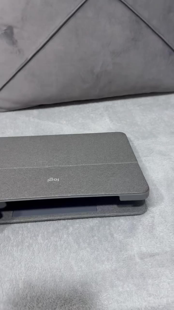 Magic Keyboard 11 inch (Logitech)
ماجيك كيبورد نوع لوجيتك ممتاز جدا للاستخدام مع آيبادات برو ١١ انش لاستخدام الجيل الاول والثاني والثالث وجميع آيبادات حجم ١١ انش ، الكيبور في مميزات مرتبه موضحه بالرابط ادناه وموضح كم ثمنه بموقع الرسمي للشركة او eBay مش اقل من ١٥٠ وانا
بدي أبيعه بس ٧٥ و في مجال بشكل بسيط ويوجد توصيل 

https://www.logitech.com/en-eu/shop/p/combo-touch-ipad


**إذا كنت صاحب هذا الإعلان وتريد حذفه لأي سبب، رجاءا أرسل رسالة إلى الدعم الفني**