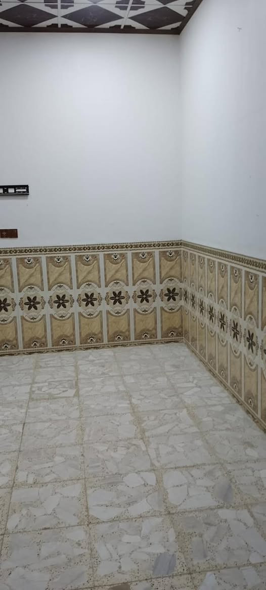 💐على بركة الله💐

🏡 دار للبيع في المشخاب – حي الكرامة
📍 قرب كراج القادسية

▪️ المساحة: 175 م²
▪️ البناء: طابقين
▪️ المواد: طابوق + صب كونكريت مسلح (درجة أولى)
▪️تاسيس الماء والكهرباء والشبابيك درجه اولى
▪️الأبواب قاصه تركي درجه اولى 

✨ تفاصيل الدار:
 • 4 غرف نوم
 • 2 صالة
 • 3 مجاميع صحية
 • استقبال
 • مطبخ حار وبارد

📌 ملاحظة:
الدار دولان، يبعد 10 أمتار عن الشارع الرئيسي، بعرض 3 متر

📌لمعرفة السعر اكتب "تم "

📞 للاستفسار:
مكتب حسن الإبراهيمي للعقار
📍 المشخاب – شارع سيد جعفر (قرب بيت سيد جعفر)
📱 ***********
📱 ***********

⸻

إ
