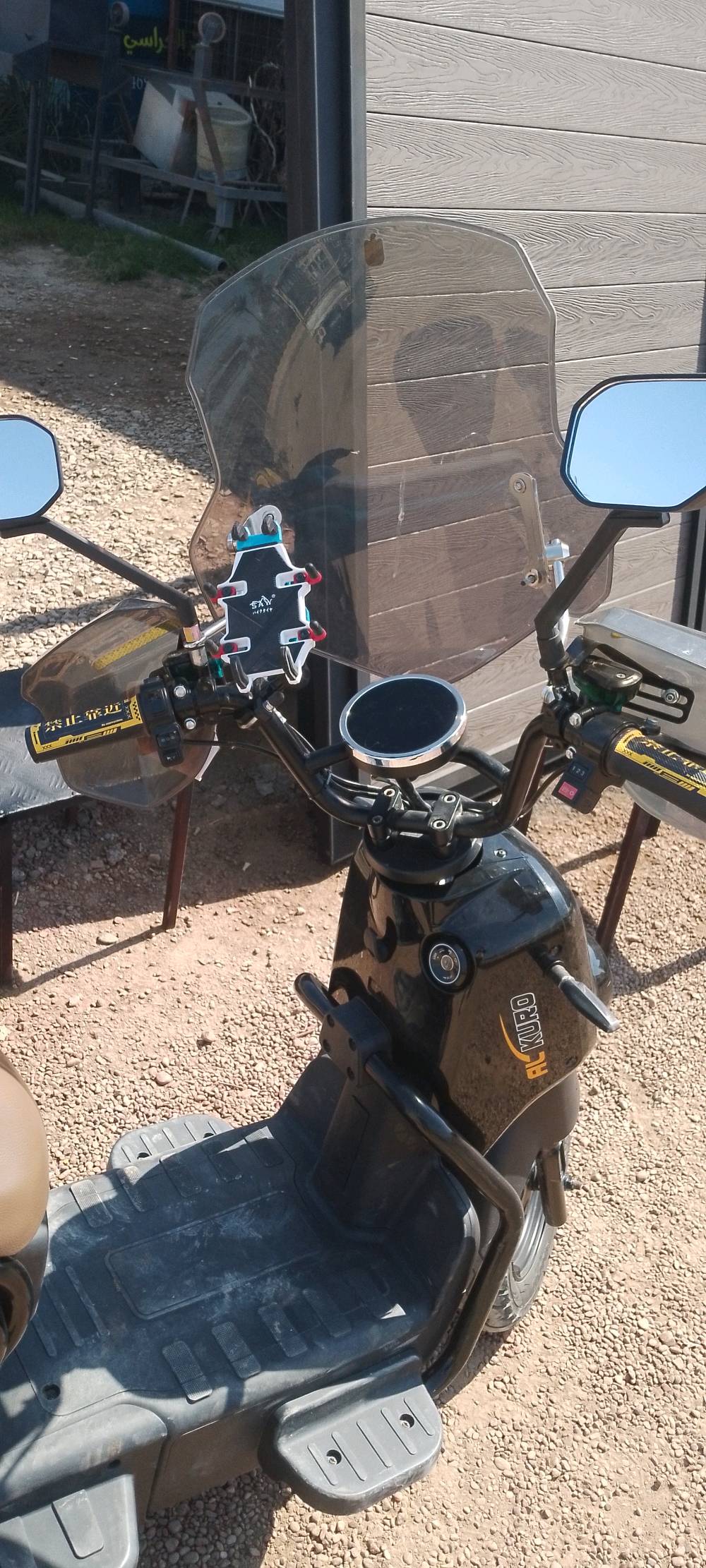 سلام عليكم شباب دراجه شحن نوع كوريا ام ار حجم 19ملف 2000 عقل رياضي بريكات هايدروليك  شاشه تعرضلك العطل والكيلو متر والسرعه والشحن والبريكات والستاندجانبي والستاندثنائي تخم اشاير ودرع على كل الدراجه جنطه اضافيه بطاريات مسطره كبار 40امبير نضام مانع سرقه وتشغيل وتقفيل وفتح عن بعد الدراجه كفاله عامه زيرو وشاحنه اصلي ومري جانبيه وجامه اماميه واقيات نضام بارك نضام Abis مانع انزلاق  بيه قاطع دوره وبعد بيه مواصفات  سرعه 70بتبيق ويز السعر600