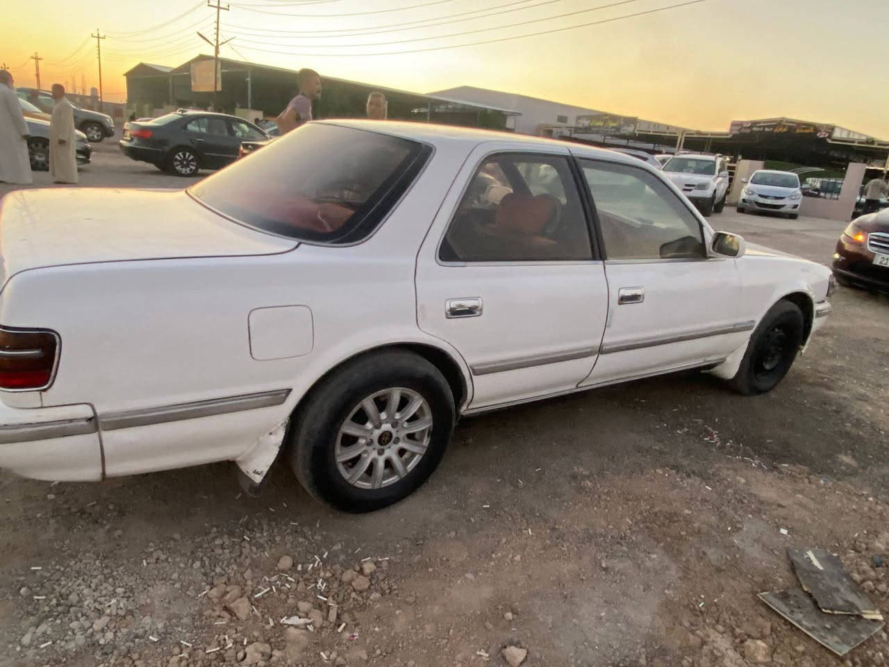 السلام عليكم ورحمه الله وبركاته للبيع كرستا شطح مكان ديالى سنويه جديده لل27 مكان  
كير اوتوماتيك مكينه بطه تبريد نقص كلج 
بدون صبغ حداديه وسط تايرات وسط سياره مرتبه وجاهزة السعر 42
***********
موديل 92 اصل
