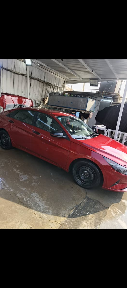 السلام عليكم
النترا موديل 23 أمريكي 
بدون ايرباك بجم كبس
مرقم بغداد محرك 2000 دوش مواصفات
1-دعم Apple CarPlay و Android Auto.
2-بصمة 
3-مثبت سرعة 
4-مانع انزلاق
5-شاشة ديجتال 
6-تثبيت مسار او قيادة الية
7-نظام فرامل تلقائية للطوارئ 
8-auto hold
9-كامرة 
10-سايد بريك دكمة
11-مودات قيادة
12-حساسات و رادرات 360* 
و غيرها من مواصفات ال sel 
كير Cvt 8 نمر 
داخل السيارة بالون الاسود 
ملاحظه الحادث شي بسيط بقبق الجنطه (165)
رقمي ‏‪***********‬‏
موجود واتساب
