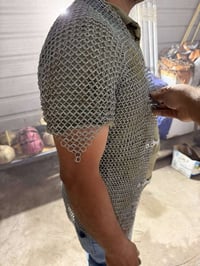 سيوف  خوذ  دروعه ورايات تعريفيه  موجود زيملابس  عبايه   لبيع مكان بغدا...