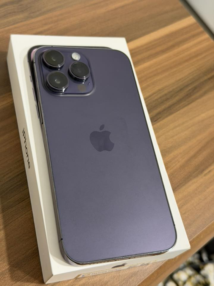 السلام عليكم
ايفون 14 برو ماكس
سيم كارت حقيقي 
لا مفتوح ولا مبدل اي شي بي ( بلادي 💯 )
البطارية 85
مع الباكيت وشاحن والكيبل الاصلي 
نظافة ممتازه 
سعر ٨٥٠ الف وبي مجال للشراي فقط 
اذا مو شراي لتعاملني فدوه 
للتواصل
***********
