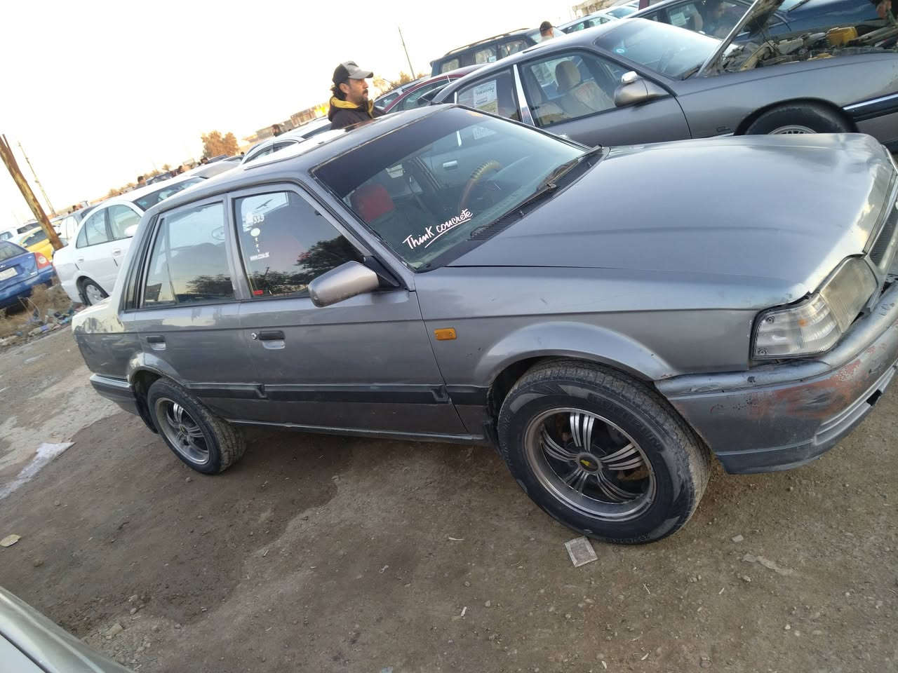 السلام عليكم.   للبيع السعر 24 وبيها مجال بسيط جدا
مازده حجم 323 
موديل 91 
رقم انبار سنويه مجدده تحويل مباشر 
محرك 1600كابريتر 
كير عادي 
سياره جاهزه 
كهربائياتها كلها شغاله 
لايت زنون عالي ناصي 
تخم تاير ويل كب 
العنوان الرمادي ال سبعه كيلو للاستفسار هاتف ***********
