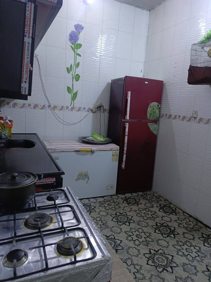 السلام عليكم دار طابقين. كربلاء حي العسكري قطاع 15 خلف التجاري المساحه 100م مربع الوجه 9م نزال 11م البناء الطابقين طابوق جمهوي السقف الطابقين مسلح الارضيه كاشي يحتوي الطابق الاول غرفة نوم صاله استقبال مطبخ وصحيات يحتوي الطابق الثاني 3 غرف منام كل غرفه نظام اسويت بيت نظيف/السعر 138 مع المجال/***********
