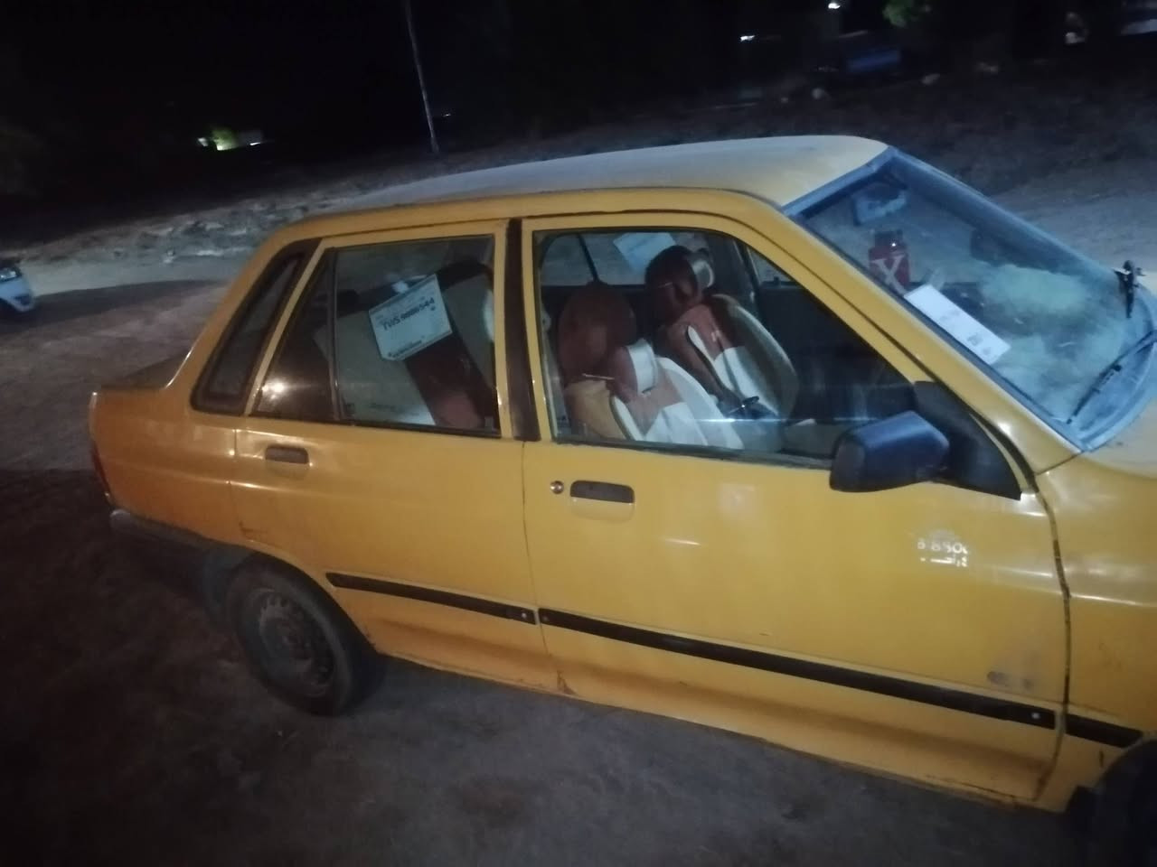 سلام عليكم
سايبه للبيع
رقم #قادسيه موديل ١٠
سنويتها لل٢٩
استخدام شخصي سياره نضيفه مانقصها شي 
سماوه/رميثه
٢٢وبيها مجال بصيط
رقم الهاتف ***********
