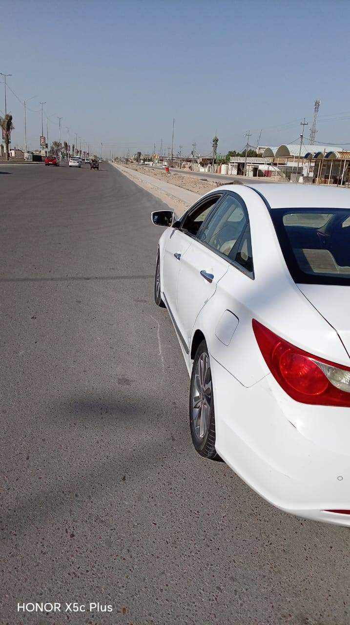 السلام عليكم سوناتا 2013 للبيع جديده 
كفاله عامه عدا الهلال في الجاملغ  الخلفي فقط 
سياره مكينه 2400
 باسم كردي تريد مداور تريد وكاله
 مكان السياره النجف
 السعر 130 بيها مجال قليل
اتصال  ***********
