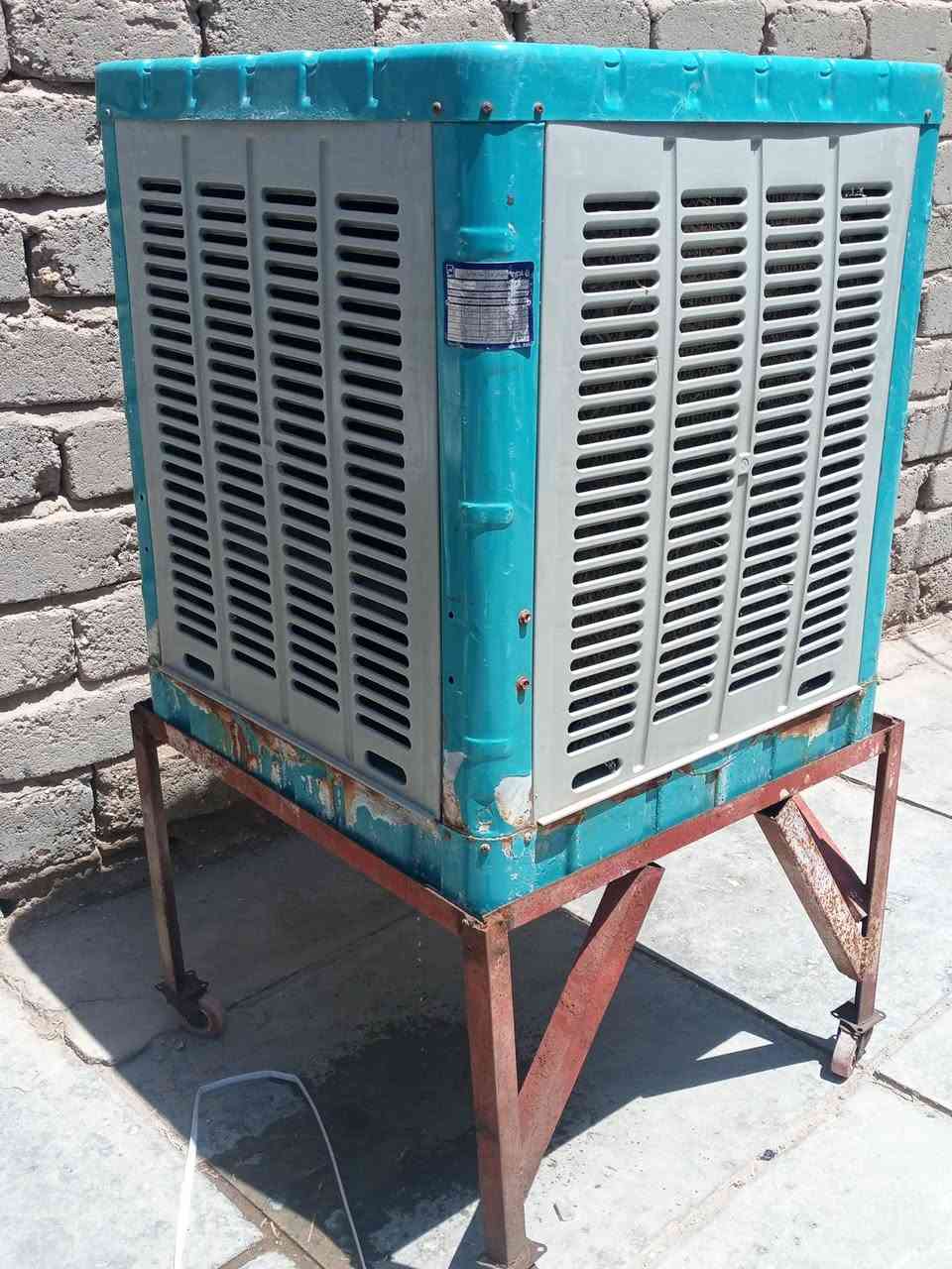 مبرده كبيره شرط الشغل سرعتين 
ابواب بلاستك 
مكانهه الطليعه بسعر مناسب
***********
