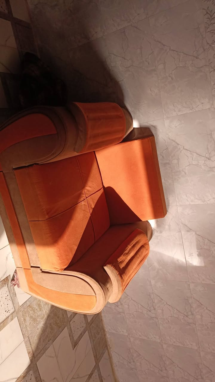 سلام عليكم للبيع تخم قنفات 10مقاعد مستعمل نضيف اخو الجديد السعر 150الف قفل المكان  واسط قضاء الحي الاستفسار عله الرقم ***********/***********
