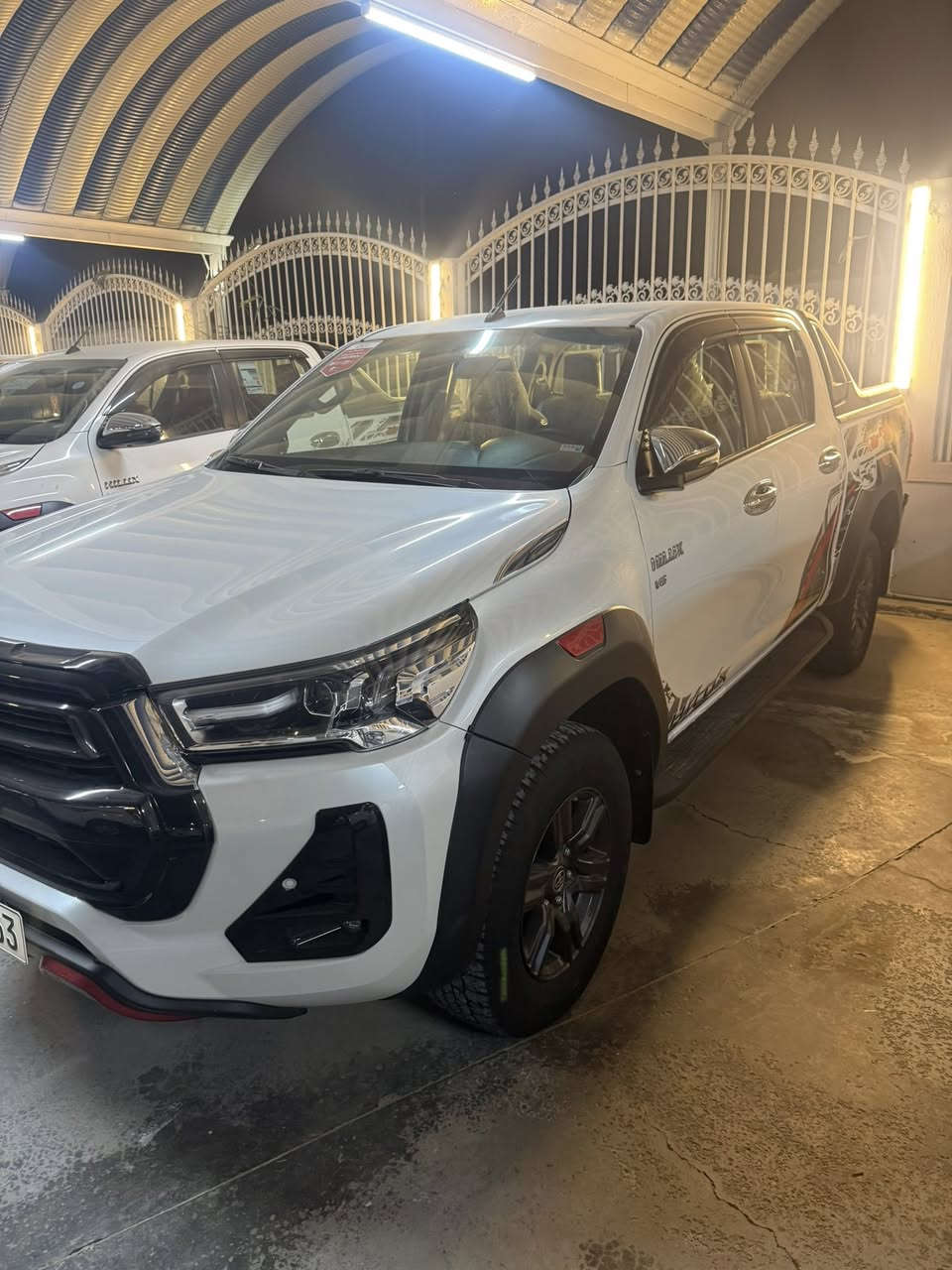 سلام عليكم هايلوكس تي ار دي ٢٠٢٤ ٦ سلندر ماشيه ٢٨ الف بل كارتون كفاله عامه فول مواصفات ساز اربيل مكان بابل مشروع المسيب ‭٠٧٧٣ ٣٧٣ ٣٢٦٤‬
