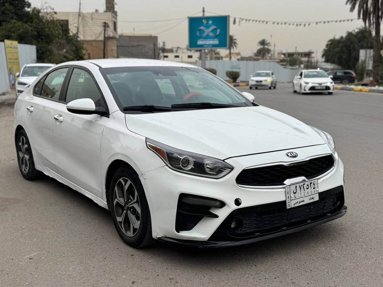 السلام عليكم 
كيا فورتي ٢٠٢٠ حادثها بنيد وجاملغ ايرباك الدركة فقط صبغ هنا بيدي قطعتين 
رقمها بغداد ب اسمي
مواصفات تحكم ستيرن ،مانع انزلاق ،ورادار تحديد مسار، وشاشة عطلات كروز سرعة  باقي المواصفات معروفة
 سعر ١٣٠ مكانها الصليخ ***********
