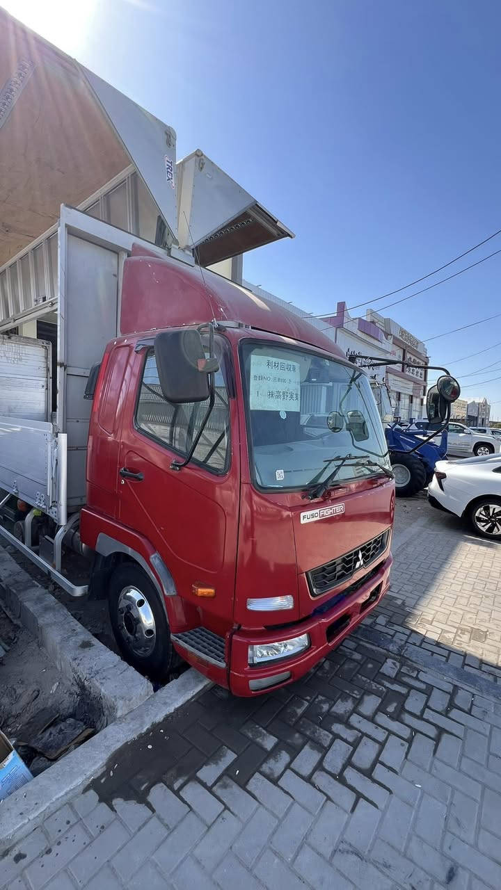 سلام عليكم
حافضه فوسه شكل جديد دخول جديد العراق 
طول 6 وربع فول موصفات شاصي محسن الأخير محرك 6 سندر سوبر حافضه عاليه كفاله عامه من كلشي مكاني البصره ساحه سعد ‭0771 954 1674‬
