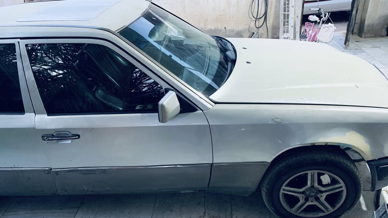 سلام عليكم 
مارسيدس دب موديل 93 رقم بصرة دولي باسم ولد صديق
كير محرك بطة نظيف البدي تجي بعينك تشوفة مكفولة من صبغ والضرر  السعر المطلوب   48 وبية مجال قليل. مكاني القرنة الشرش ***********
