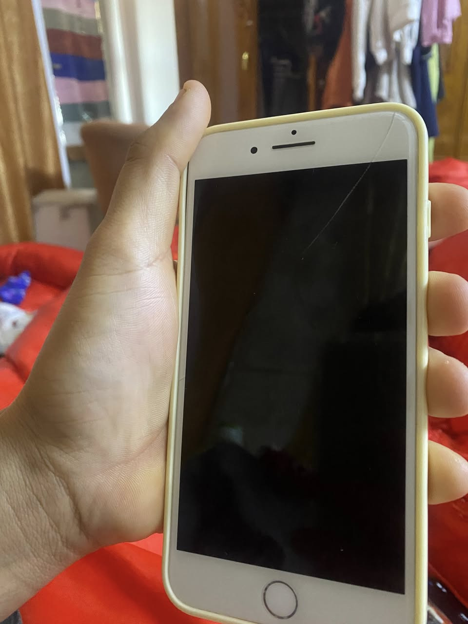 ايفون 8 سعره مناسب ب90الف فقط مكاني بغداد ***********
