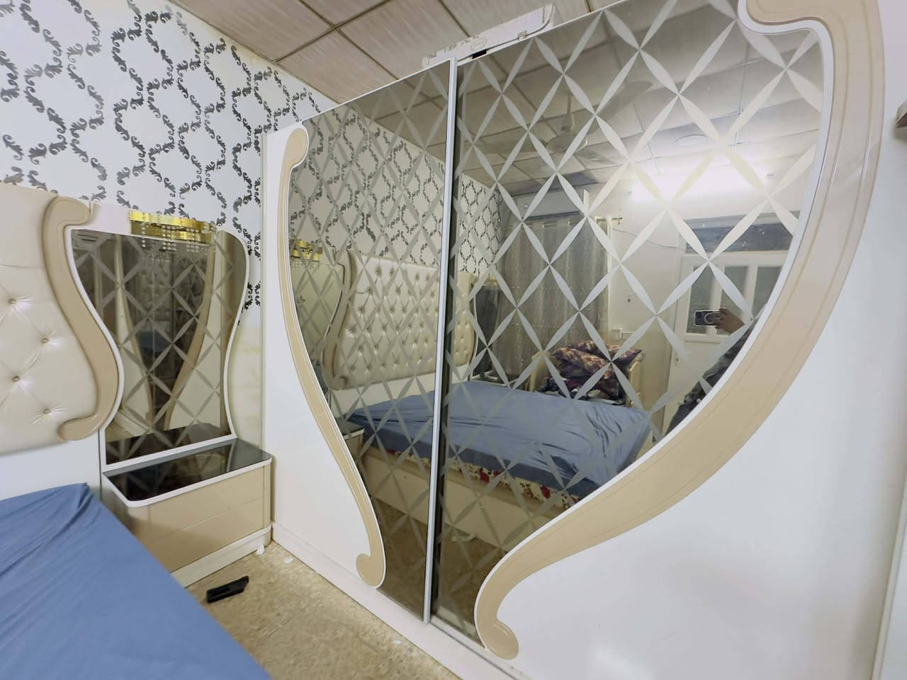 غرفه نوم تركي مستعمله شي قليل اخو الجديد ٨  قطع سعر 750  الف بيهه مجال قليل العنوان كركوك حي عدن تواصل خاص


**إذا كنت صاحب هذا الإعلان وتريد حذفه لأي سبب، رجاءا أرسل رسالة إلى الدعم الفني**