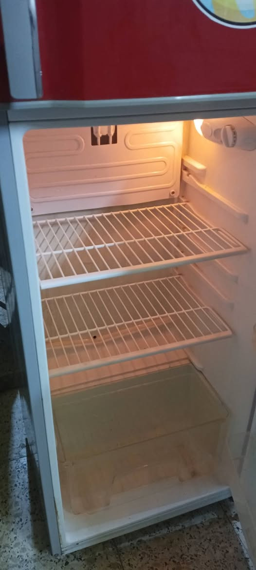 ثلاجات للبيع عدد اثنين شغالات ع الفحص مكان هبهب لاتصال ***********
