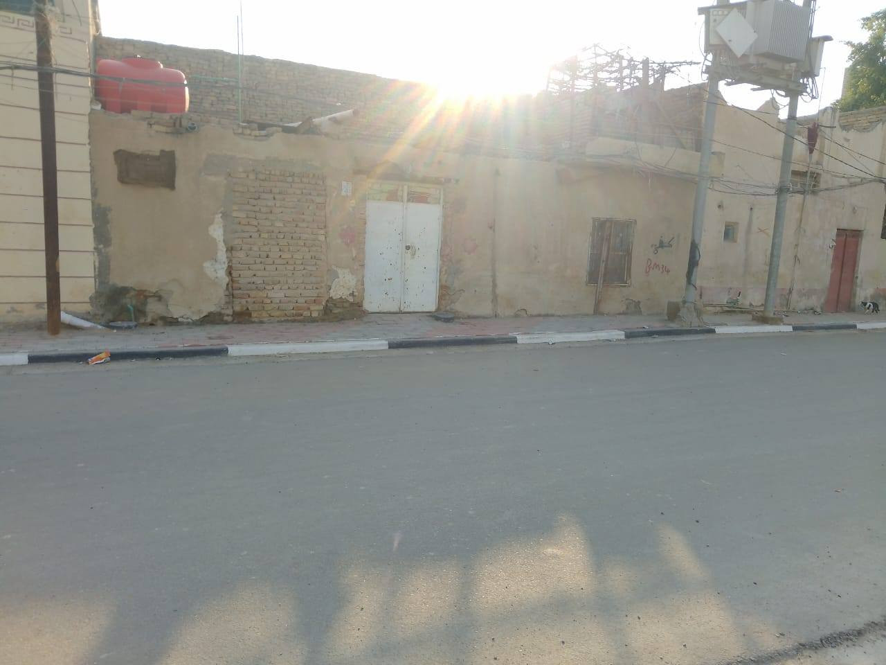 دار ينحسب قطعه  للبيع حي الامير مقابل مدرسه مالك الاشتر على الساحه المساحه سم ١٧٣,٨٨م حسب معلومات سند العقار  الدار ورثه ملاحظه الدار  ينحسب قطعه السعر ب95  وبي مجال للاستفسار يرجى الاتصال على الرقم *********** مكلف بنشر مااجاوب عل التعليقات
