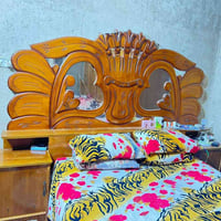 غرفة خشب • نضيفه • قنان