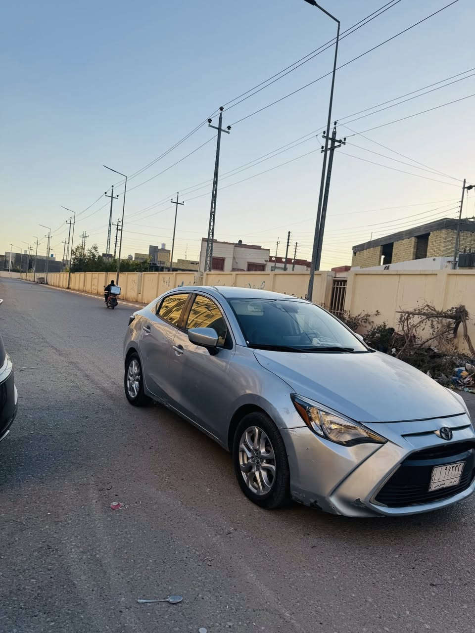 تويوتا يارس 2018
مكينه 1500 VVT
رقمها ذي قار بأسمي 
بيها بنيد امبدل 
ب88 وبيها مجال 
***********
