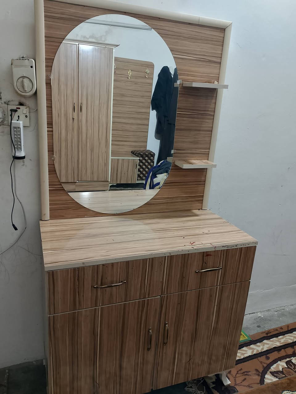 غراض بيت للبيع بسعر مناسب عنوان كركوك حي الخضراء شارع المعارض.
***********
