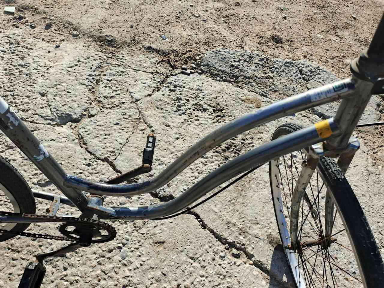 سلام عليكم شباب للبيع باسكل بناتي بطه حجم 26السعر55بي مجال بسيط مكاني ناصريه مركز الاسكان الصناعي راسلني ما سنحر واتساب *********** رقمي
