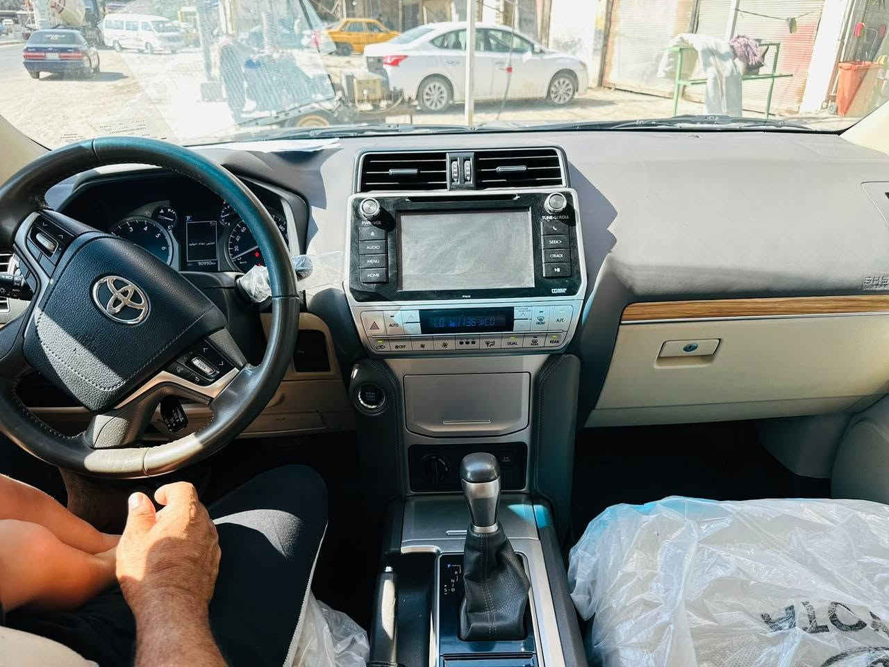 برادو ٢٠١٩ فول الفول دبل تانكي 
باسمي 
بيه صبغ بابين 
ماشيه ٩٠الف
اسبيره منازل
السعر ٣١٠ دولار
مكانه نجف 
***********
